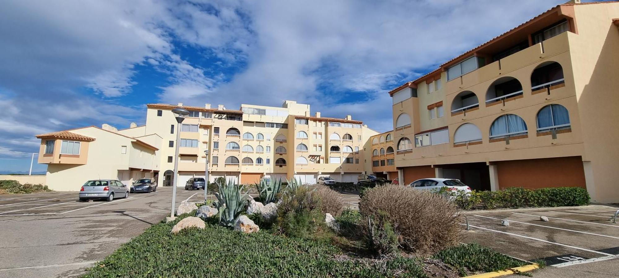 Le Calme Et La Luminosite Du Port Ideal Pour Un Bon Sejour Leucate Exterior foto